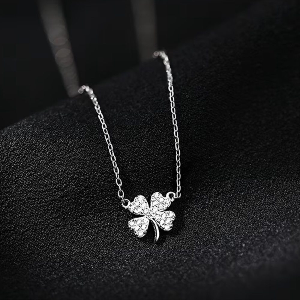 Silver Tone Clover Pendant Necklace Adjustable New